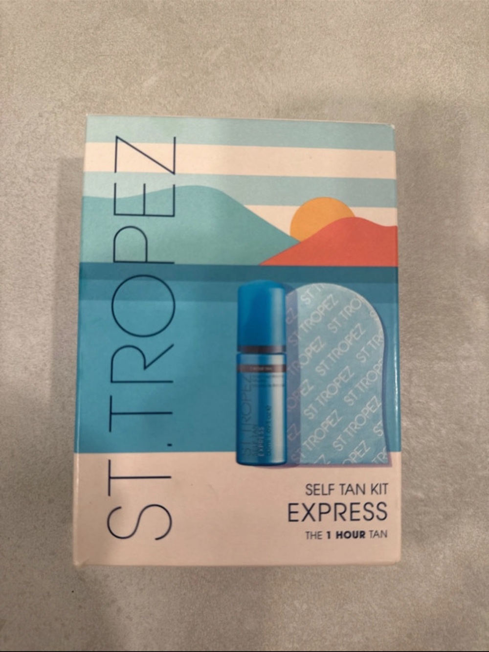 St. Tropez Express 1-Hour Travel Self Tan Kit - Blue and White Packaging